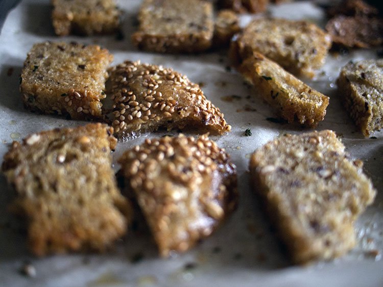 Biscottes maison croustillantes aux herbes